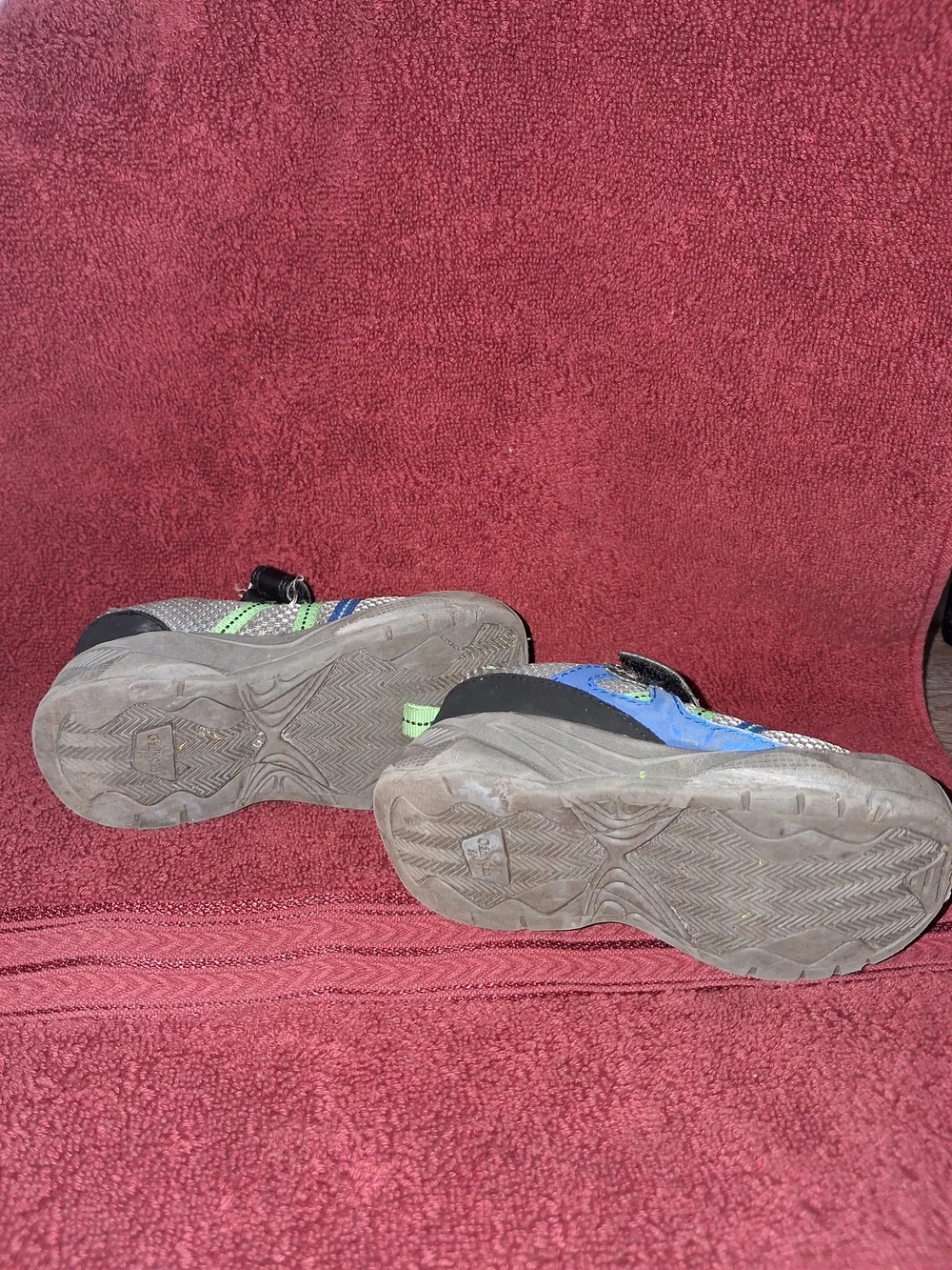 OshKosh B'gosh Gray, Green & Blue Kids' Sneakers SIZE 6